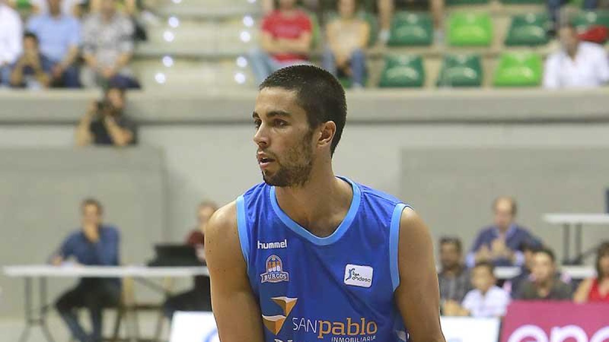 Álex López busca línea de pase-SANTI OTERO