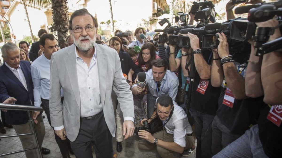 Rajoy a su llegada al congreso del PP en Valencia.-MIGUEL LORENZO