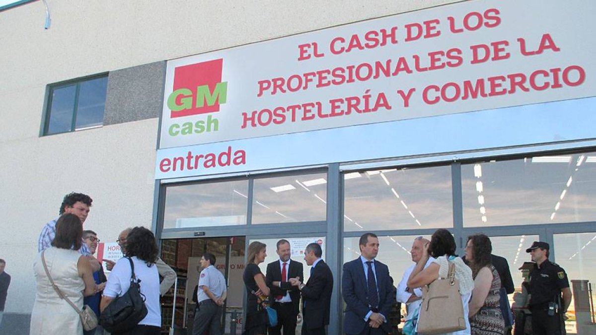 Recepción de autoridades previa a la inauguración oficial.-E.M.