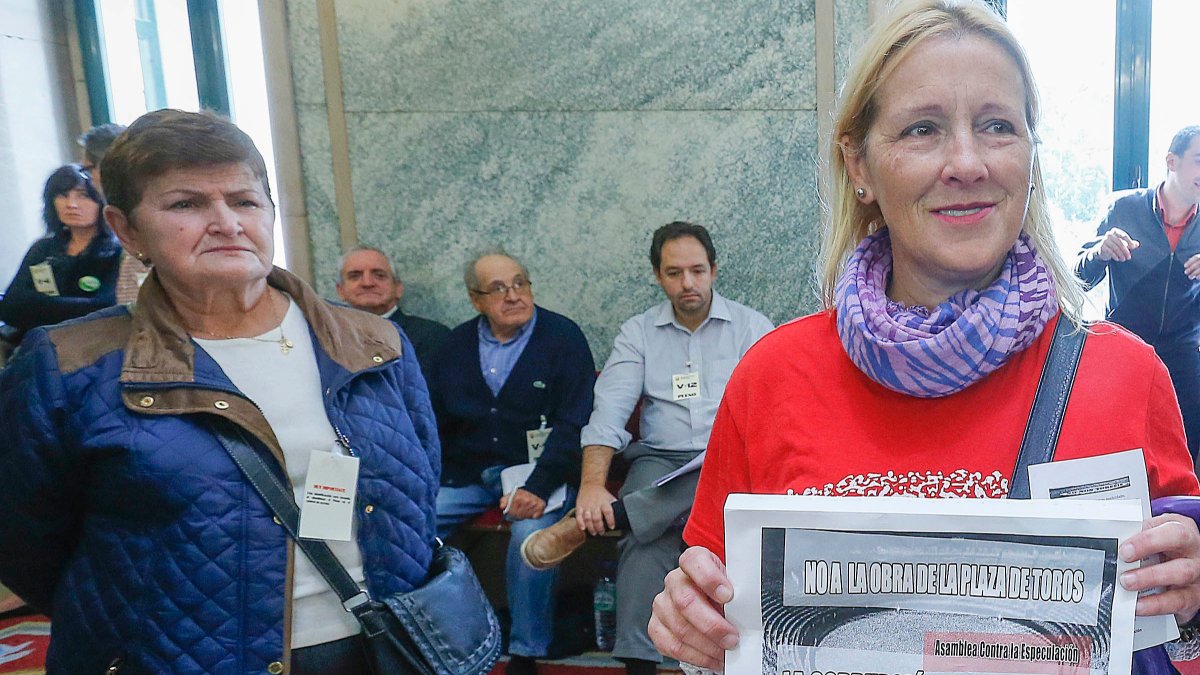 Imagen de vecinos durante un Pleno en el Ayuntamiento. RAÚL G. OCHOA