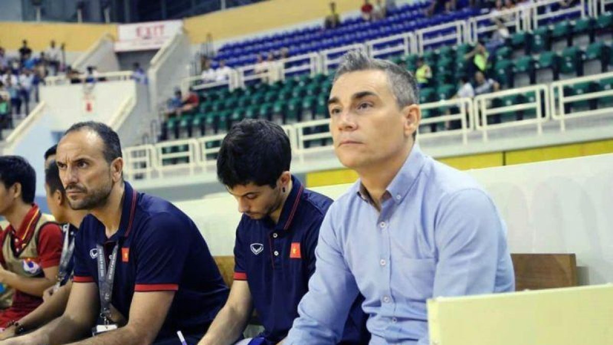 Fotografía de Miguel Rodrigo, junto al preparador Sisniega y el entrenador de porteros García.-MIGUEL RODRIGO