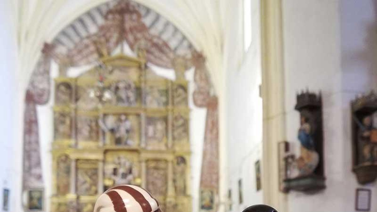 Las figuras de Playmobil de Juan de Esparza y San Román, talismanes de la campaña de Quintanilla de Riofresno. DARÍO GONZALO