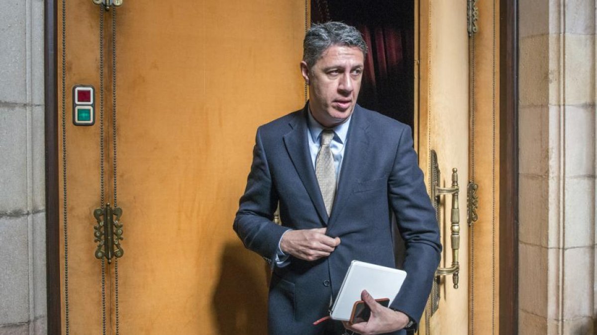 Albiol saliendo del despacho del PPC en el Parlament de la Generalitat-