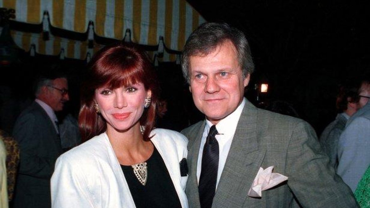 Ken Kercheval junto a Victoria Principal, que interpretaba a su hermana Pamela en Dallas.-AP