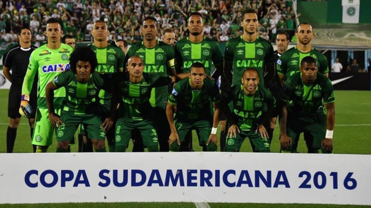 La alineación del Chapecoense que se enfrentó al San Lorenzo en las semifinales de la Copa Sudamericana, hace seis días.-AFP / NELSON ALMEIDA