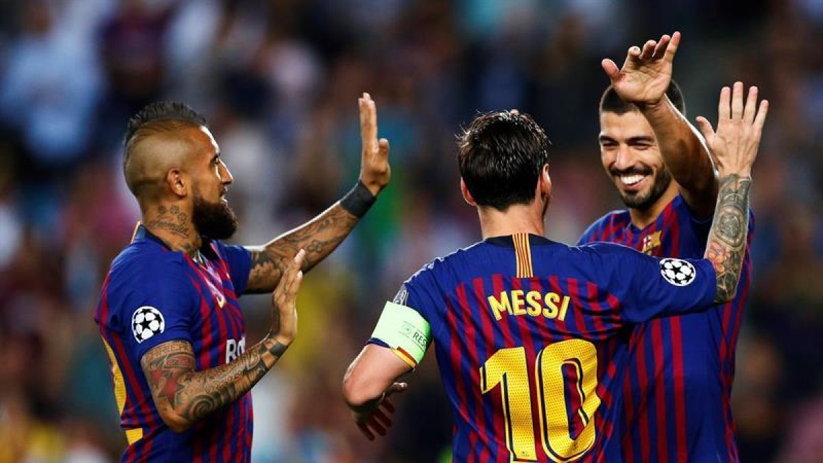 Vidal, Suárez y Messi celebran un gol frente al PSV-ALEJANDRO GARCÍA