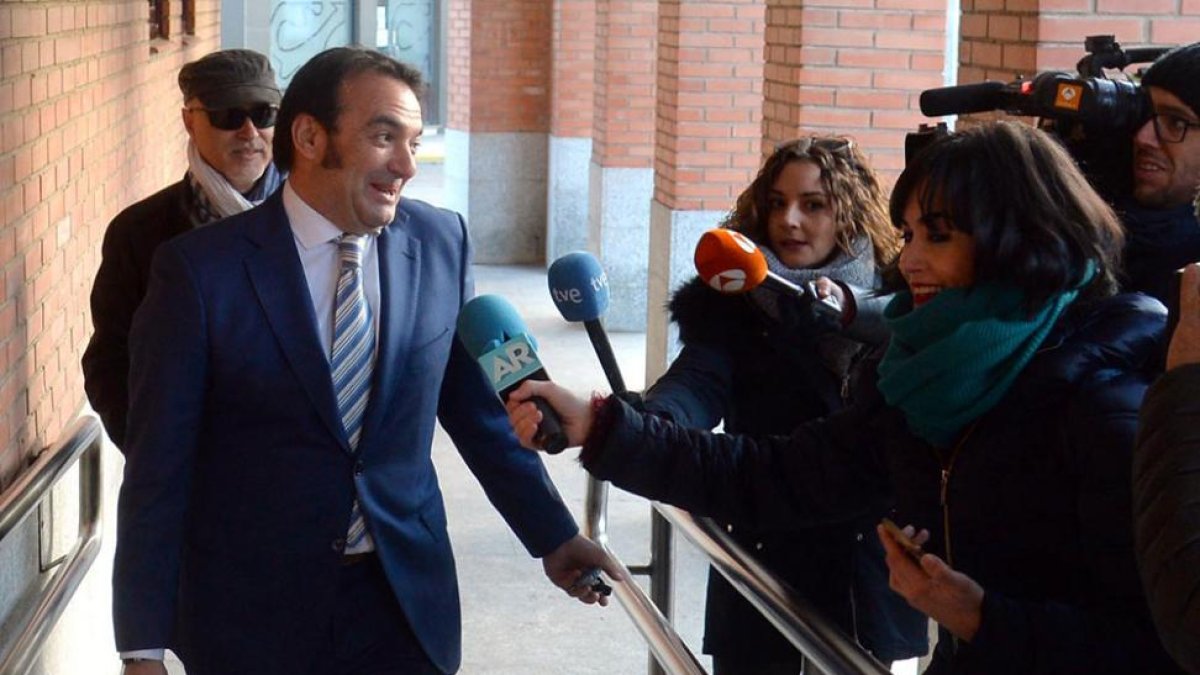 Fernando García Puertas, a su llegada a los juzgados.-ICAL