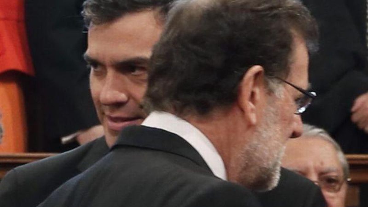 Mariano Rajoy y Pedro Sánchez en la entrega del premio Cervantes en Alcalá de Henares.-EFE