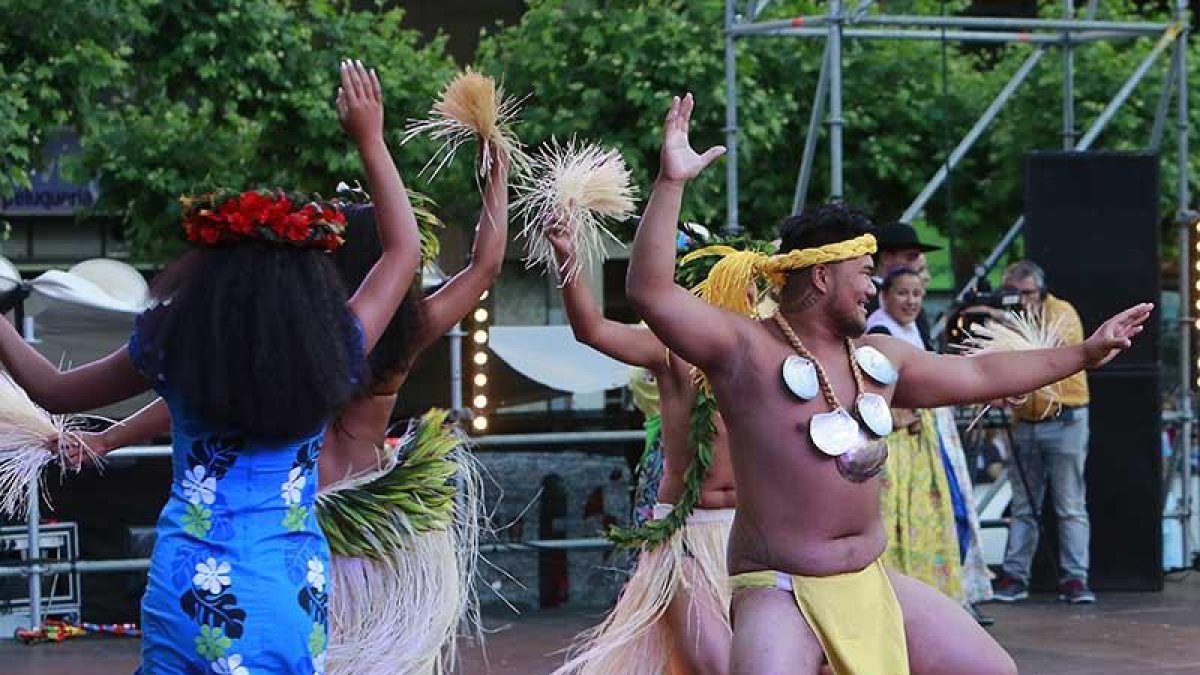 Los participantes de Tahití lucieron los vestuarios más arriesgados.-RAÚL G. OCHOA