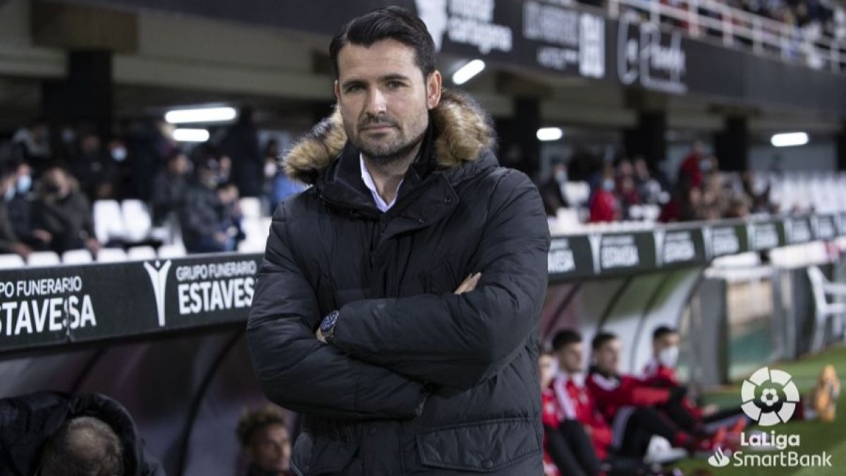 Lolo Escobar, entrenador del Mirandés. LALIGA