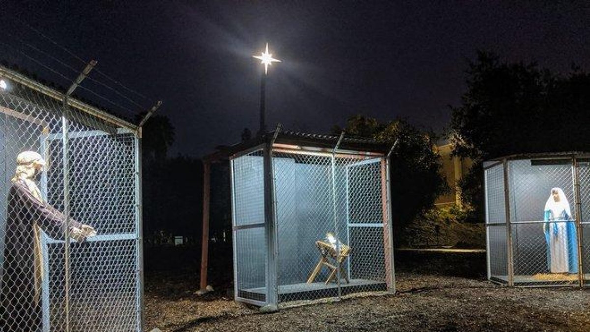 Imagen del belén de la iglesia de Claremont para denunciar el trato de EEUU a los migrantes.-
