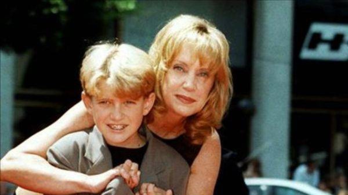 Mary Ellen Trainor y su hijo Alex, en una imagen de 1997.-Foto: AP / DAMIAN DOVARGANES