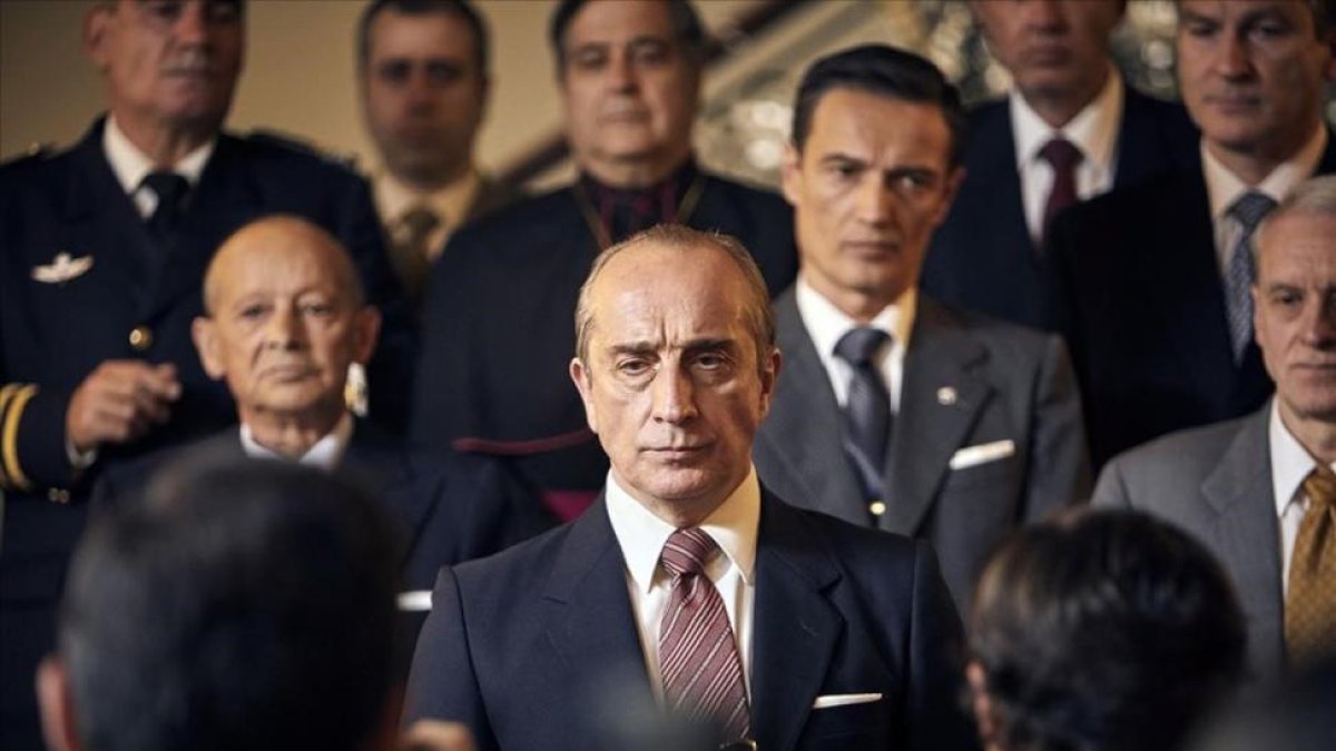 Imagen de De la ley a la ley, con Gonzalo de Castro caracterizado como Torcuato Fernández-Miranda.-TVE