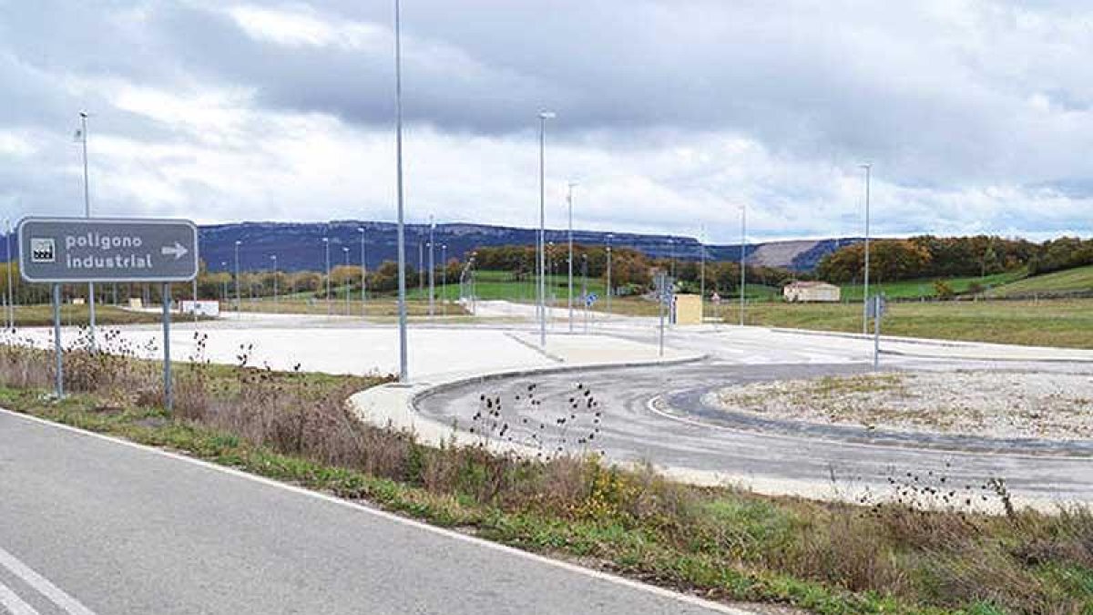 Entrada al polígono industrial de Espinosa de los Monteros.-ECB