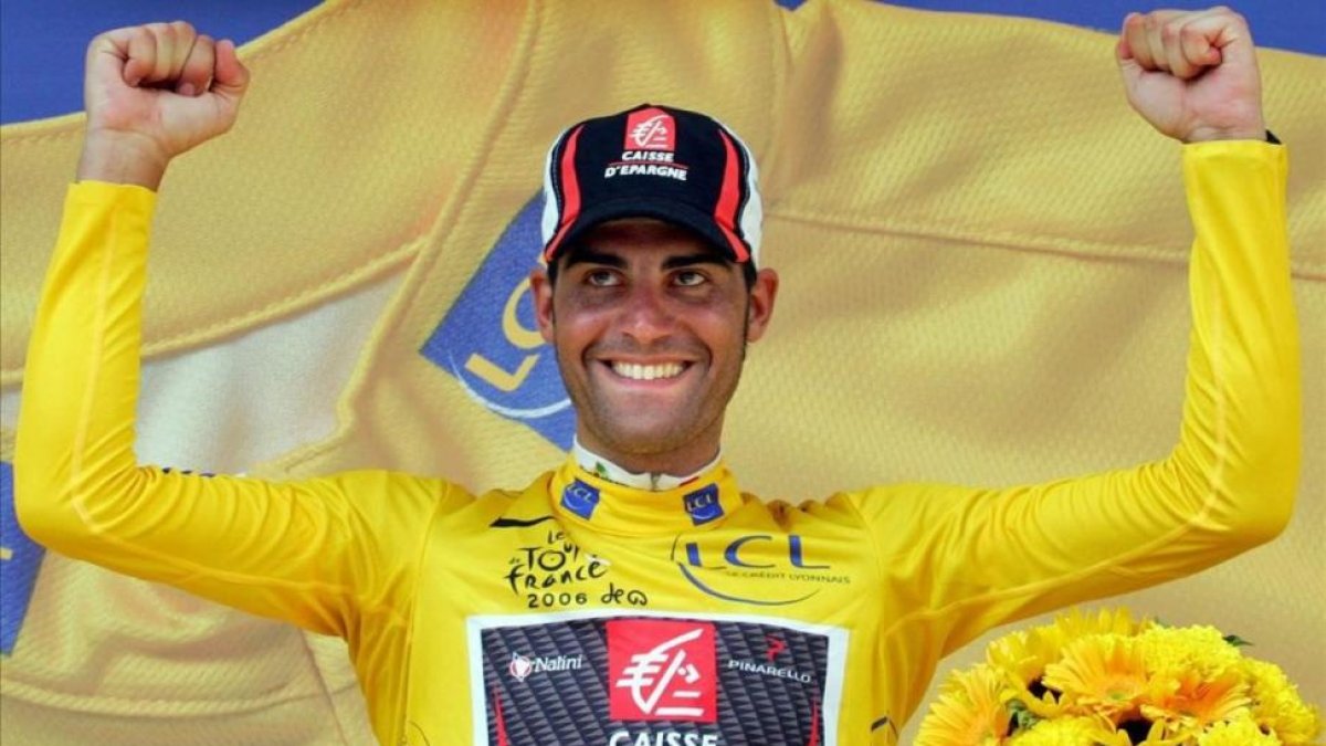 Óscar Pereiro, en el podio de Montélimar (Tour del 2006).-AP / ALESSANDRO TROVATI