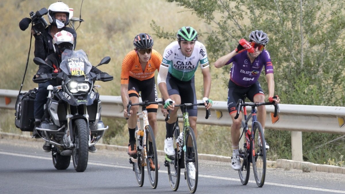 Pelayo Sánchez tira de la escapada. BURGOS BH