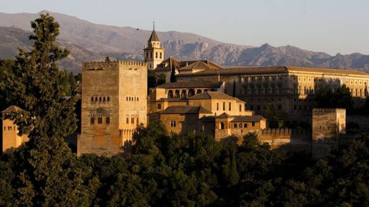 Vista panorámica de la Alhambra de Granada.-Foto: JORGE ZAPATA/ EFE