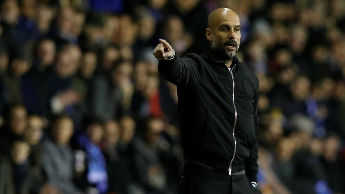 Guardiola, durante el duelo copero en que cayó eliminado por el Wigan.-ANDREW YATES