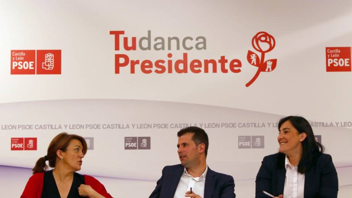 El secretario general del PSOE de Castilla y León, Luis Tudanca, la presidenta Soraya Rodríguez (I), y la secretaria de Organización, Ana Sánchez, durante la reunión del Consejo Territorial-Ical