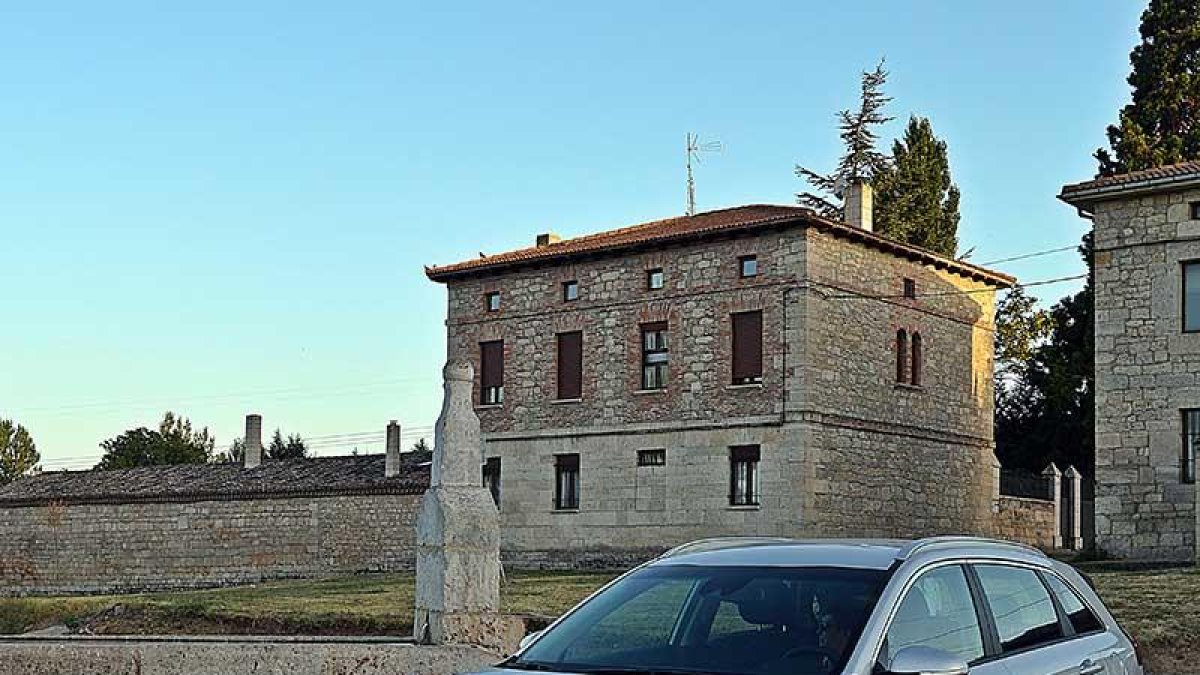 El Kia Niro Híbrido recorrió las inmediaciones del municipio de Villaldemiro.-HÉCTOR FUSTEL