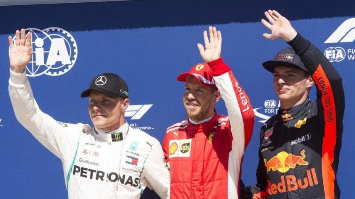 Sebastian Vettel ha logrado hoy la pole en Canadá, siendo más veloz que Valtteri Bottas, a la izquierda, y Max Verstappel, a la derecha.-AP / RYSN TRMIORZ