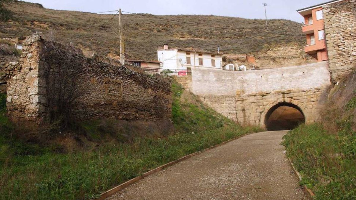 La recuperación del puente romano de Cerezo de Río Tirón ha dotado a la villa de un gran reclamo turístico-G. G.