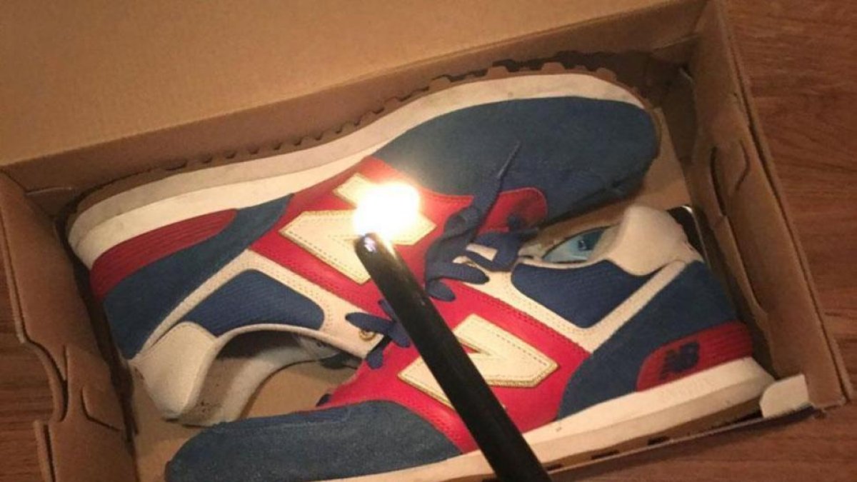 Protesta contra las New Balance por supuesto apoyo a Trump.-