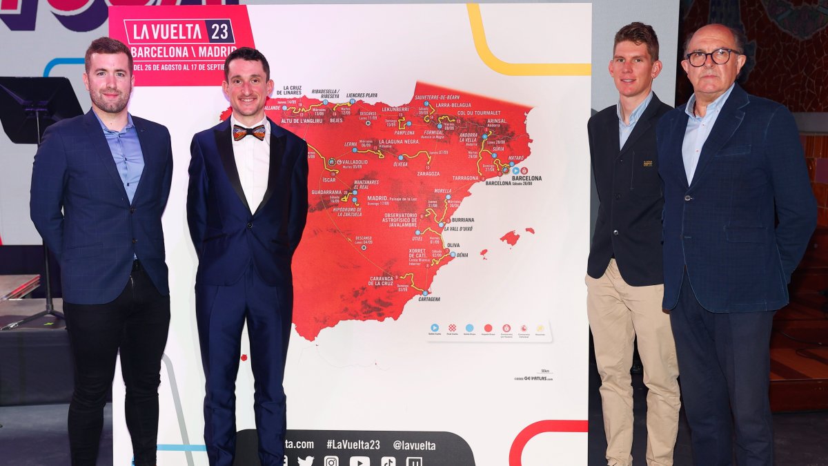 El conjunto burgalés acudió a la presentación del recorrido de la Vuelta en Barcelona. RAFA Gómez