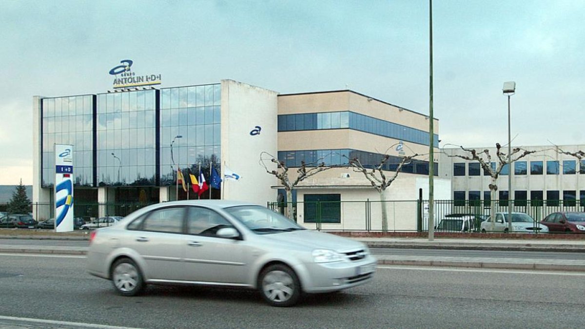 El grupo Antolín, con sede en Burgos, ha visto como la división de techos ha sido la que más ha crecido.-ISRAEL L. MURILLO