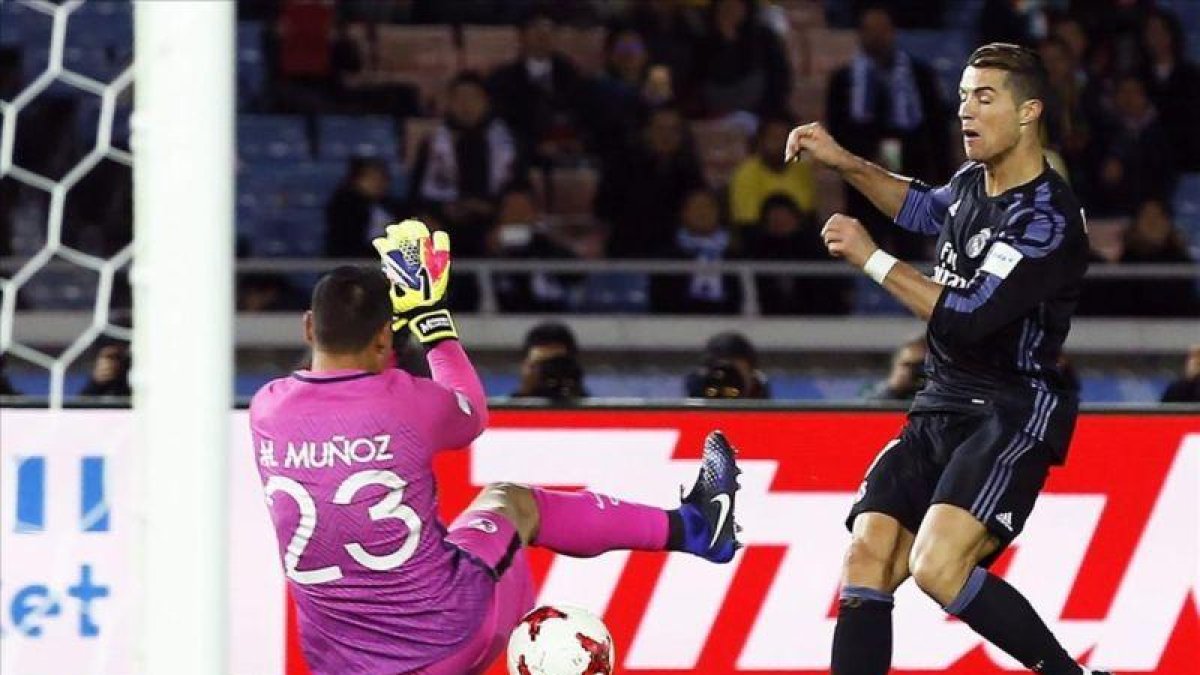 Ronaldo marca el segundo gol en la semifinal contra el América.-EFE / YUYA SHINO