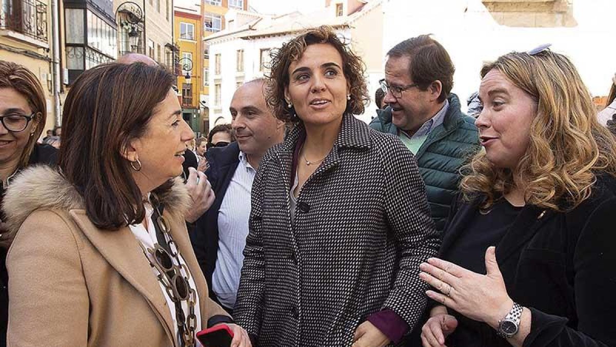 Monserrat con las cabezas de lista al Congreso, Sandra Moneo, y Senado, Cristina Ayala.-ICAL