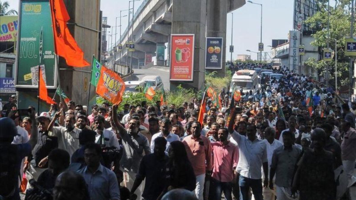 Protestas en Kochi (India) por el acceso de dos mujeres a un templo hindú.-AFP