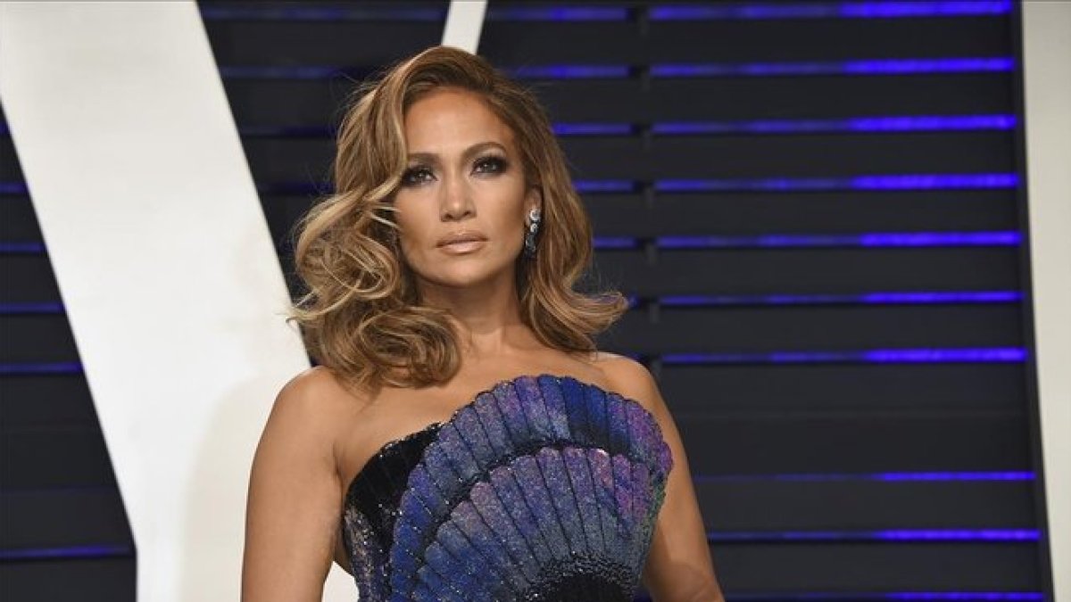 Jennifer Lopez, a su llegada a la fiesta de Vanity Fair, el pasado 24 de febrero.-AP / EVAN AGOSTINI
