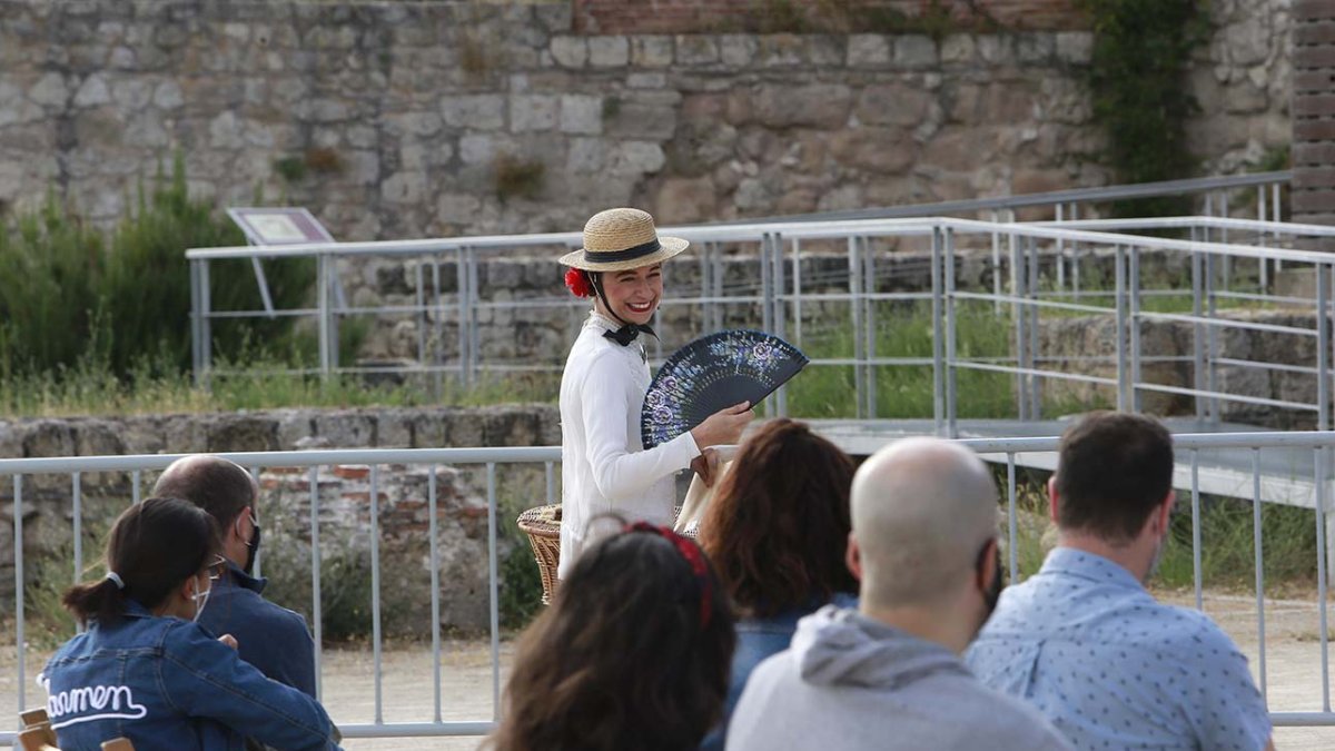 Separación entre el público y mascarillas para prevenir posibles contagios. RAÚL G. OCHOA