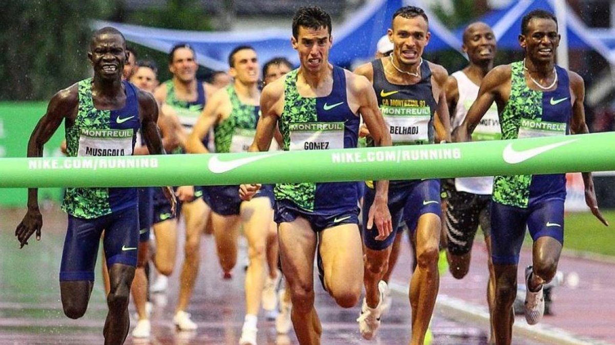 Jesús Gómez esprinta por la victoria en su última carrera disputada en el Meeting de Montreui-SOLENE DECOSTA