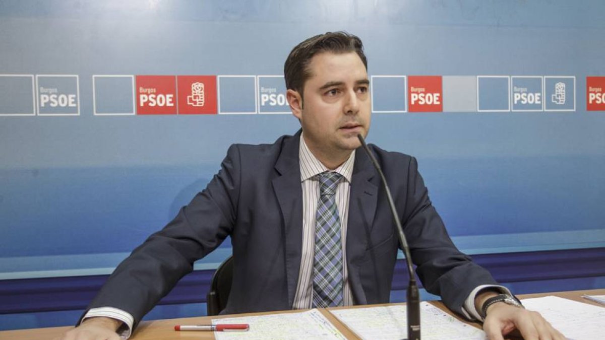 Daniel de la Rosa, ayer, en su comparecencia ante los medios de comunicación.-SANTI OTERO