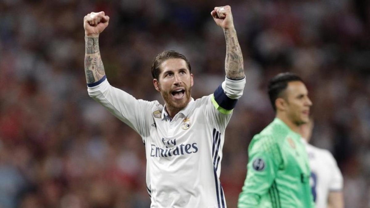 Sergio Ramos celebra la victoria ante el Bayern en la Liga de Campeones.-AP / DANIEL OCHOA