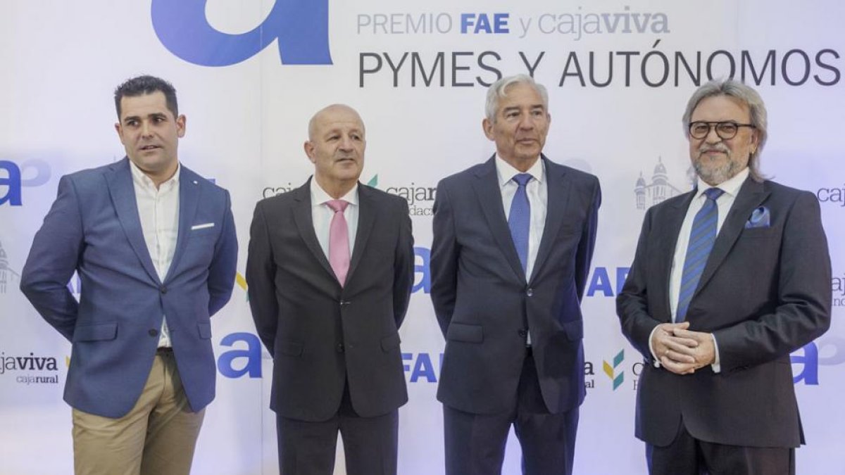 Israel Gutiérrez (Tetra 5 Construcciones), Enrique y Martín Para ( Piedras Naturales de Castilla SL) y Leopoldo Cuadrado (Castilla Maquinaria y Vehículos SA).-SANTI OTERO