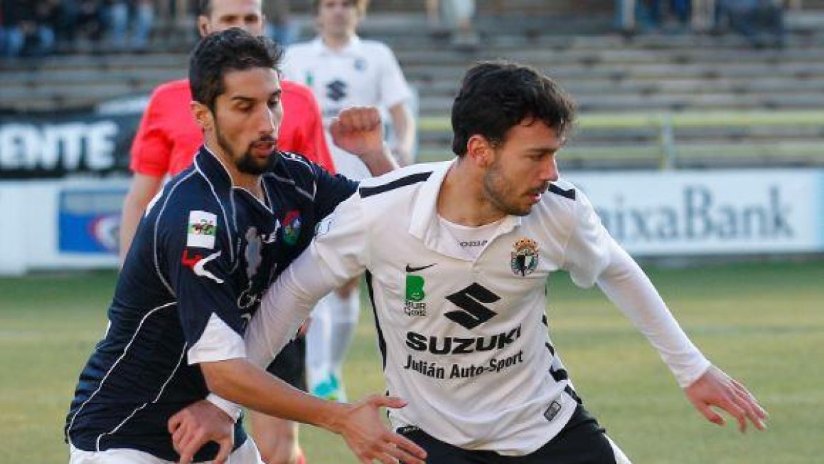 Imagen del partido entre el Burgos CF y el Boiro de la primera vuelta.-SANTI OTERO