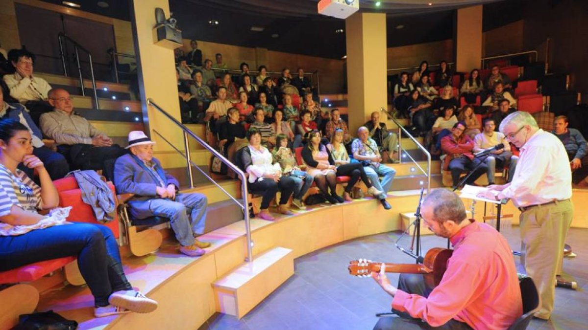 Mariano Mangas y Tino Barriuso, en el Foro Solidario.-Israel L. Murillo