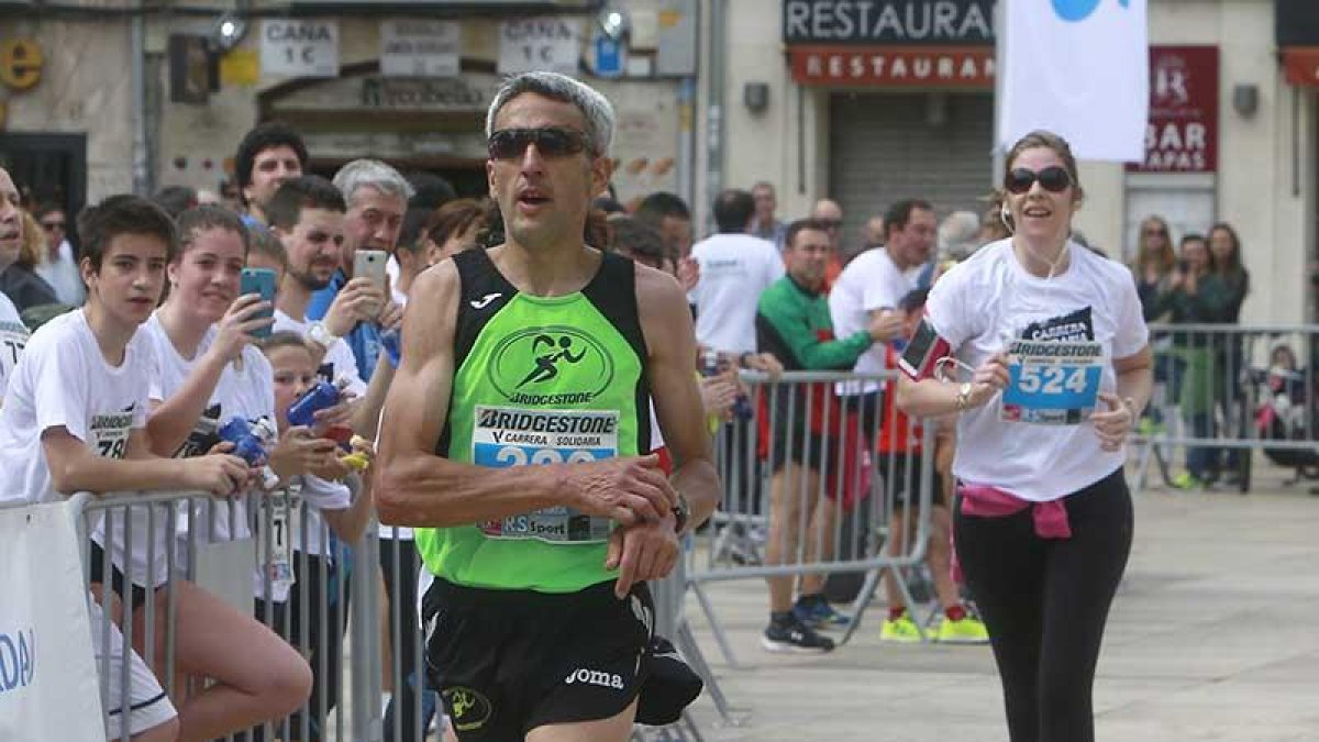 José Santamaría entra victorioso en línea de meta-Raúl G. Ochoa