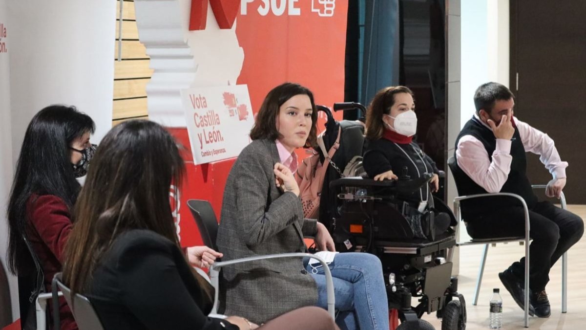 Andrea Fernández junto a Frutos y Puente, en Burgos. ECB