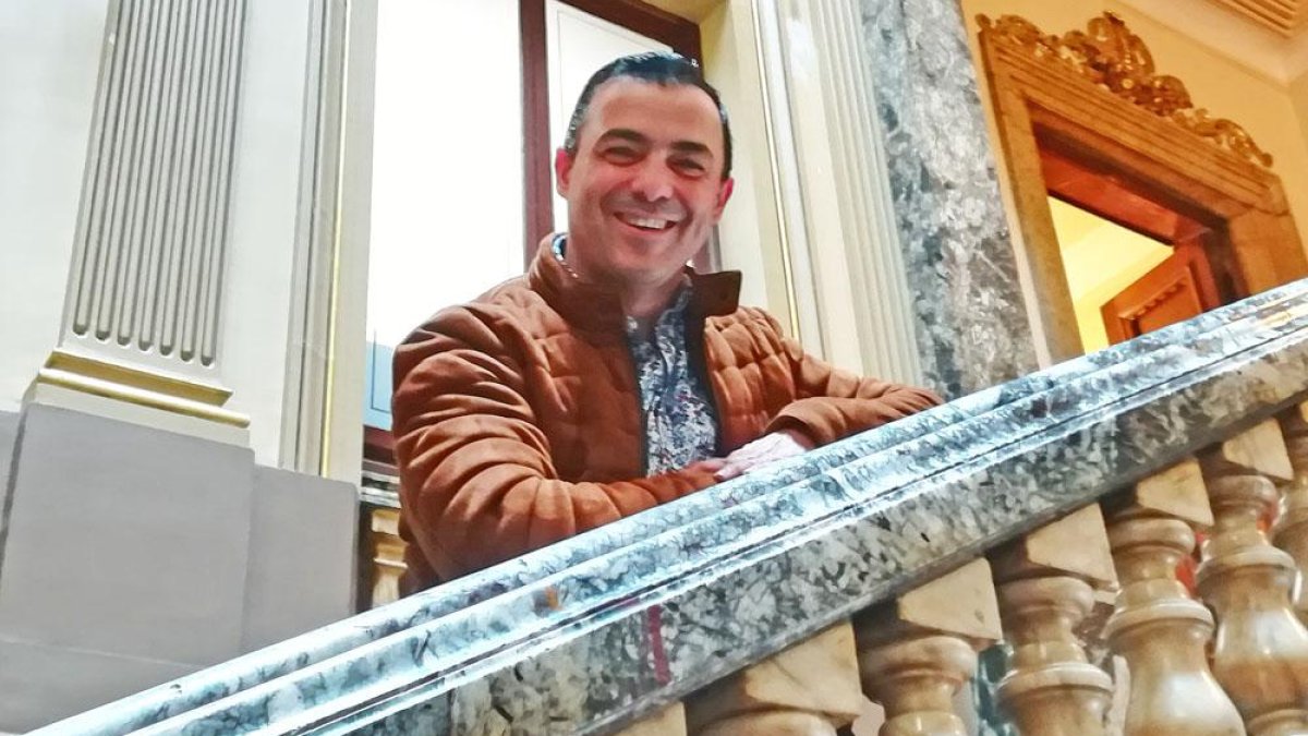 Asensio insiste en que las instituciones deben ser más cercanas, tanto la Diputación como el Ayuntamiento de la capital.-ECB