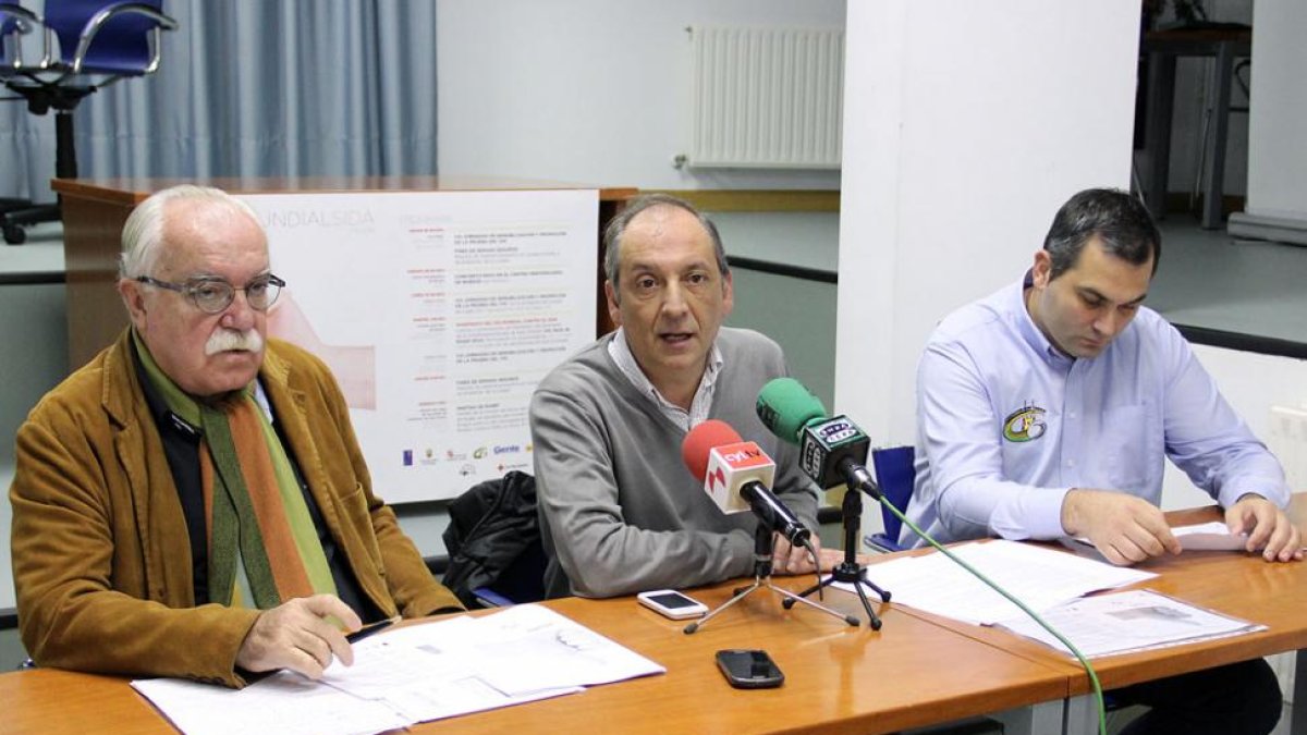 Lorenzo, Noguero y Moreno, durante la rueda de prensa.-JAIME CARAZO