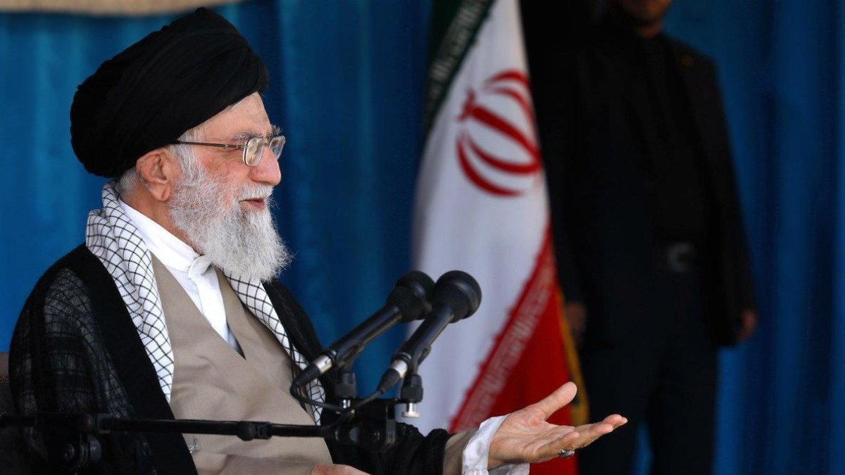 El lider supremo de Iran  Ali Jamenei  pronuncia un discurso ante decenas de miles de voluntarios islamicos Basij en el estadio Azadi de Teher-OFICINA DEL LÍDER SUPREMO DE IRÁN