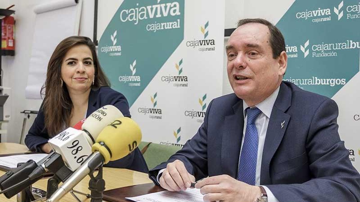 Sara Barriuso yRamón Sobremonte, tras la firma del convenio.-SANTI OTERO