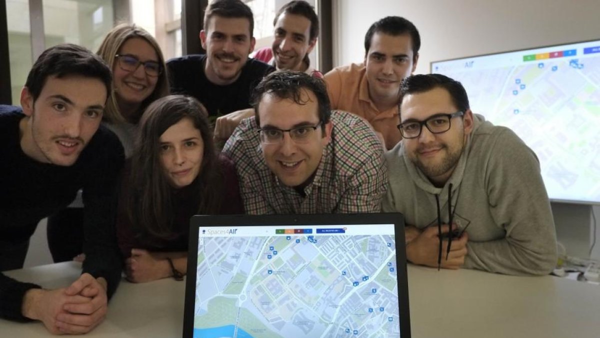 Investigadores del grupo Bisite de la USAL con la aplicación Spaces4All.-ENRIQUE CARRASCAL
