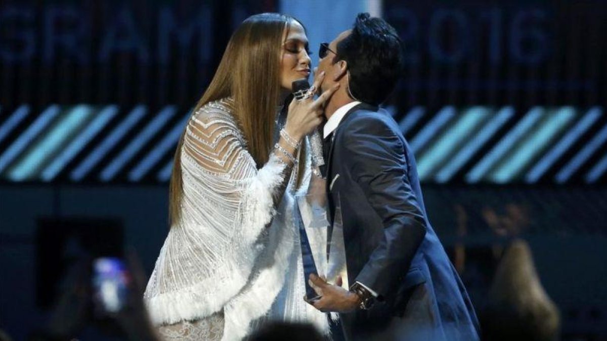Jennifer Lopez y Marc Anthony durante su actuación en los Grammy latinos.-REUTERS / MARIO ANZUONI