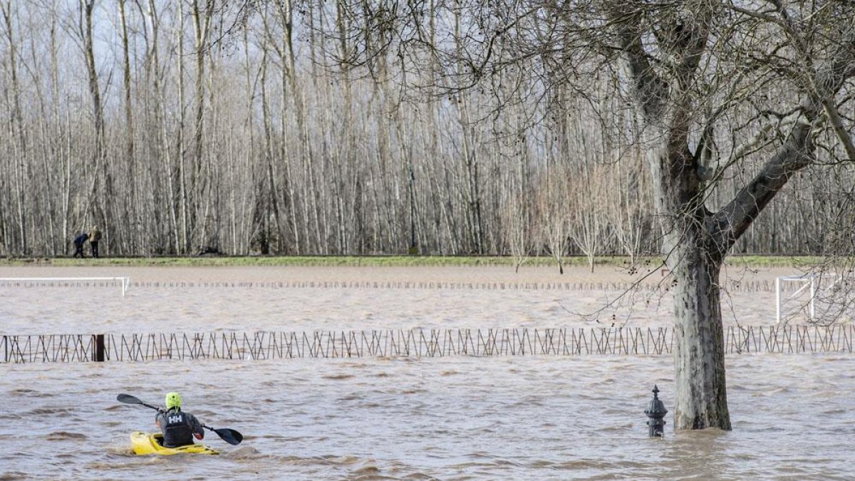 El alcalde recuerda que en la zona inundada se iba a celebrar el belén viviente estos días, y el PIN en el polideportivo.-I. L. M.