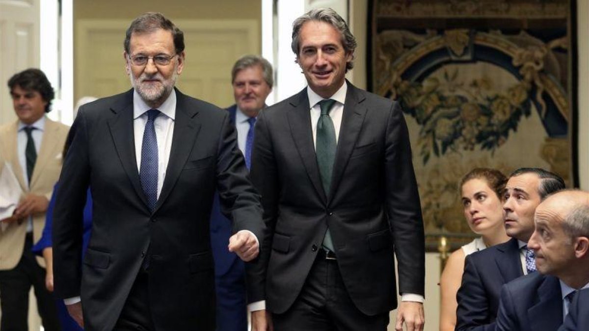 Mariano Rajoy e Íñigo de la Serna, en la Moncloa, en julio del 2017.-JUAN MANUEL PRATS